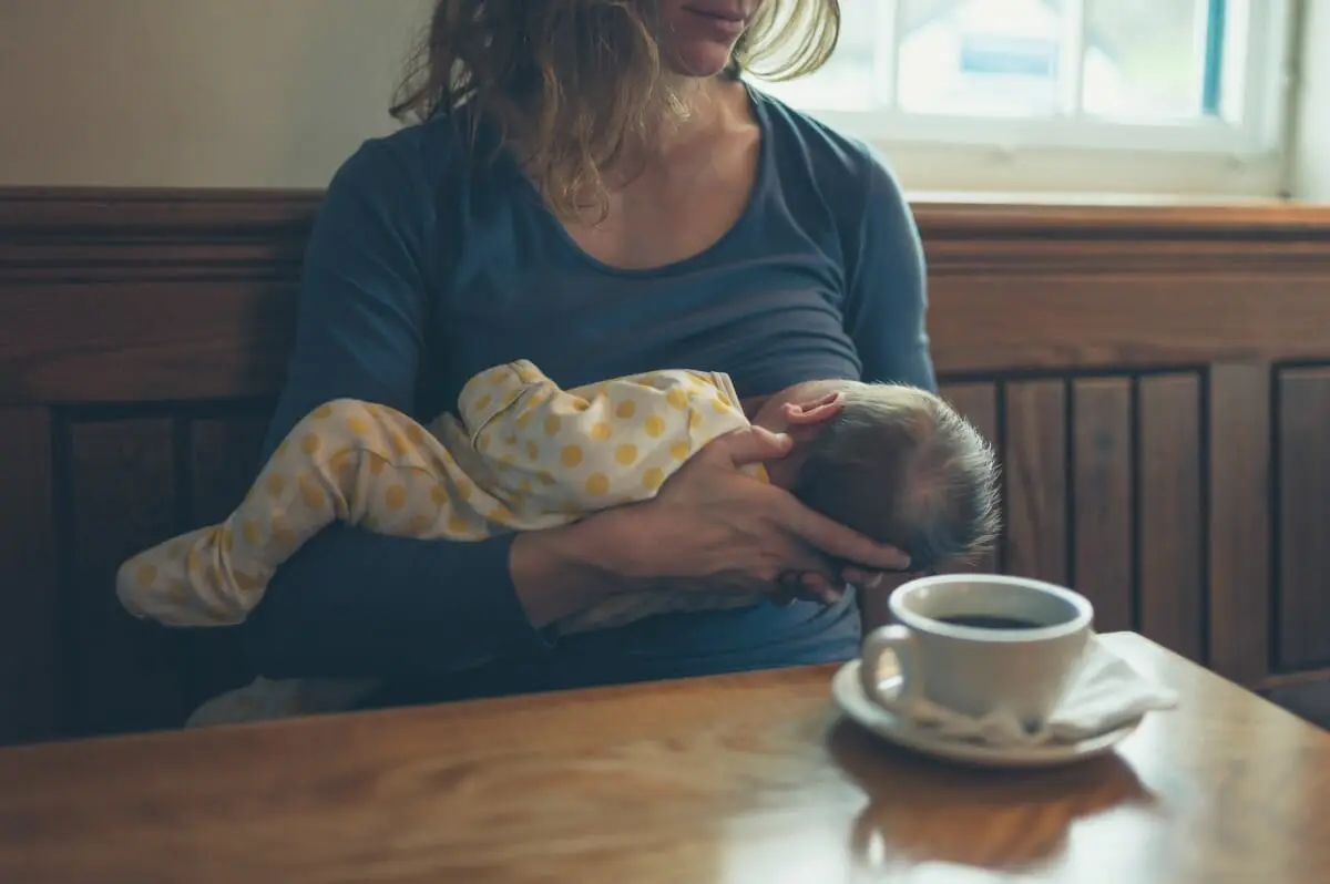Koffie tijdens borstvoeding? Is het veilig?