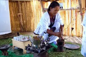Unieke koffiedranken Ethiopische koffieceremonie