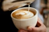 Hoe melk opschuimen: Een gids voor het creëren van perfecte opgeschuimde melk